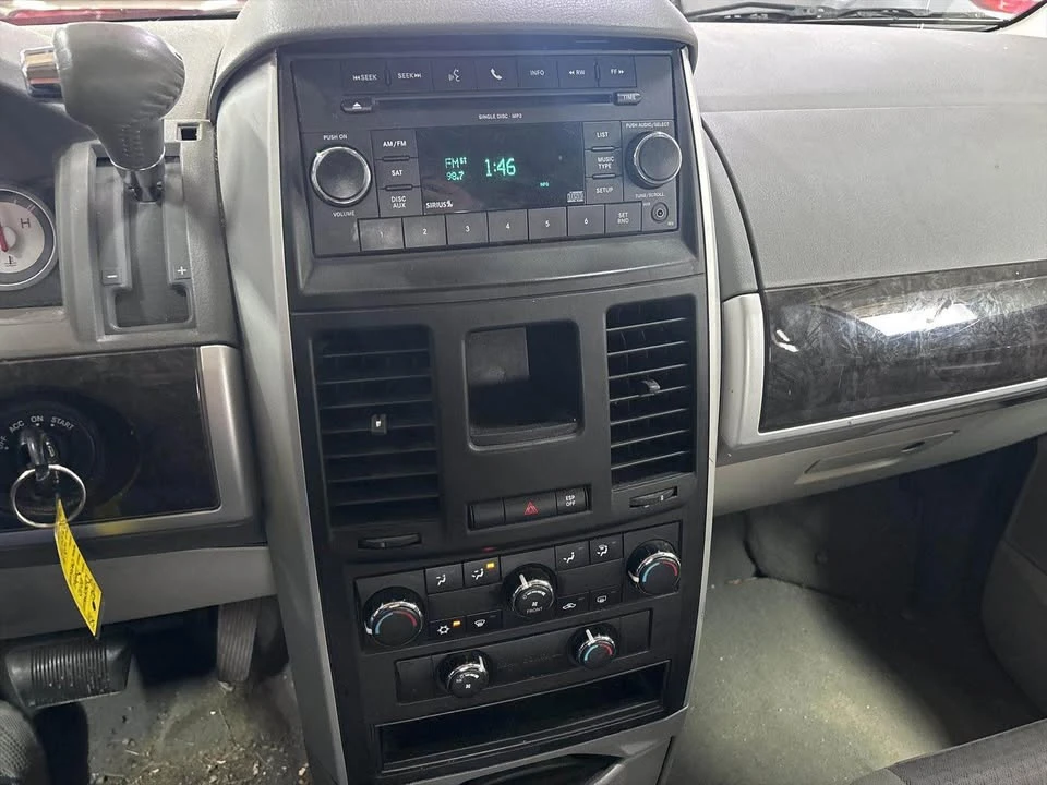 2010 Dodge Caravan - Image 6 of 9