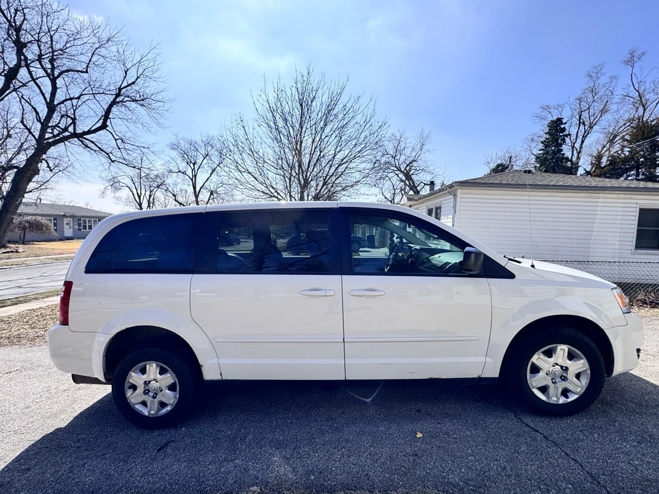 2010 Dodge Caravan - Image 10 of 18