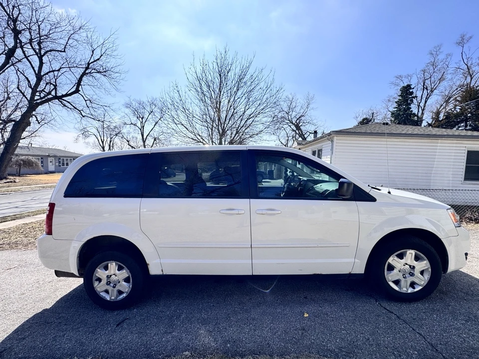 2010 Dodge Caravan - Image 11 of 18