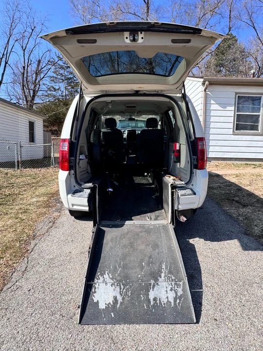 2010 Dodge Caravan - Image 8 of 18
