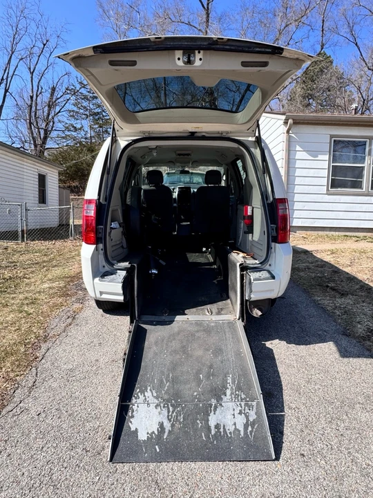 2010 Dodge Caravan - Image 9 of 18