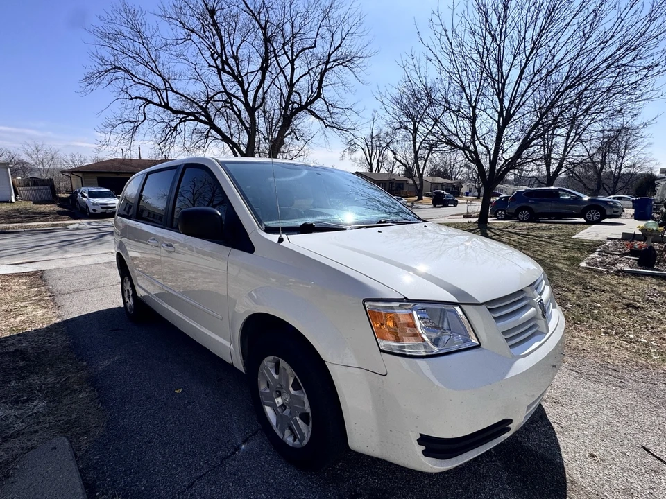 2010 Dodge Caravan - Image 3 of 18