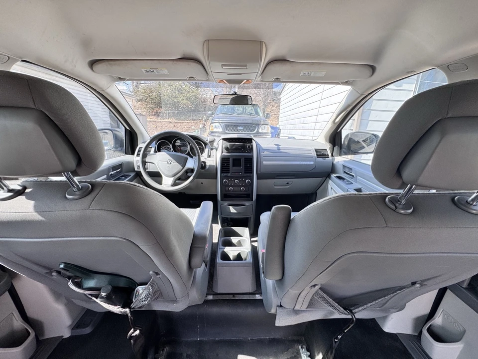 2010 Dodge Caravan - Image 16 of 18
