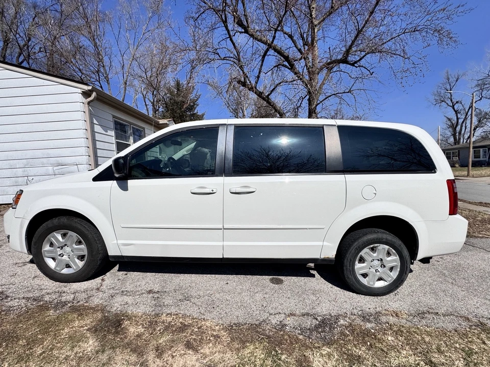 2010 Dodge Caravan - Image 12 of 18