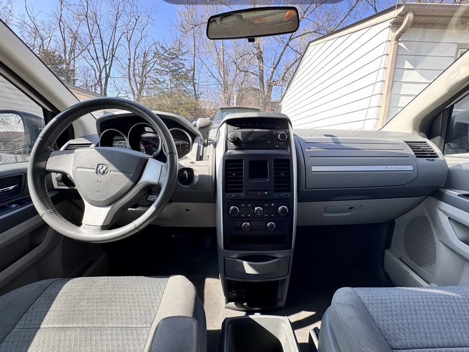 2010 Dodge Caravan - Image 14 of 18