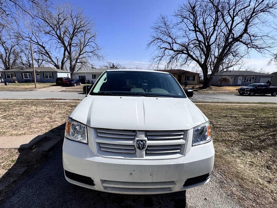 2010 Dodge Caravan - Image 2 of 18