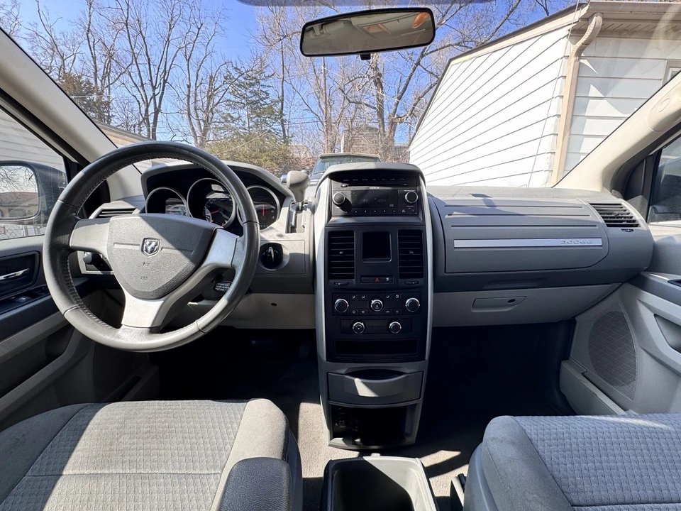 2010 Dodge Caravan - Image 15 of 18