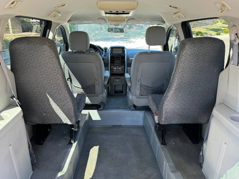2010 Dodge Caravan - Image 12 of 16