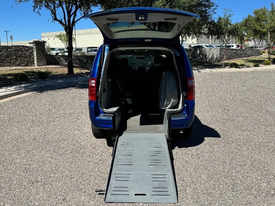2010 Dodge Caravan - Image 2 of 16