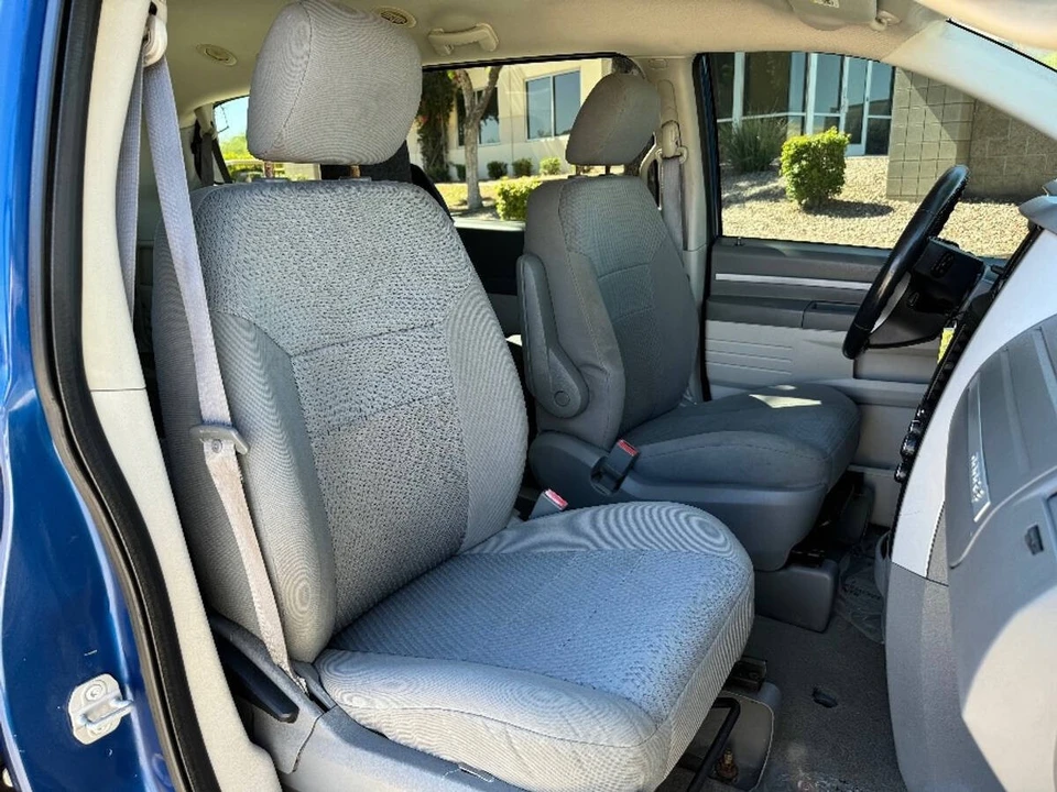 2010 Dodge Caravan - Image 9 of 16