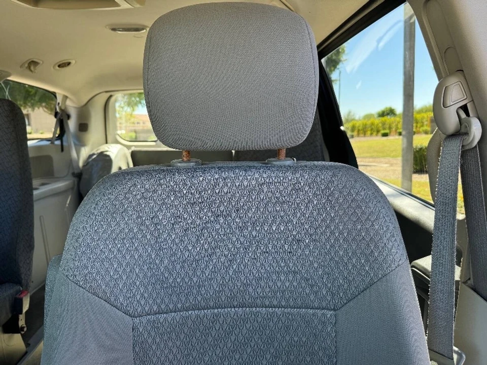 2010 Dodge Caravan - Image 10 of 16