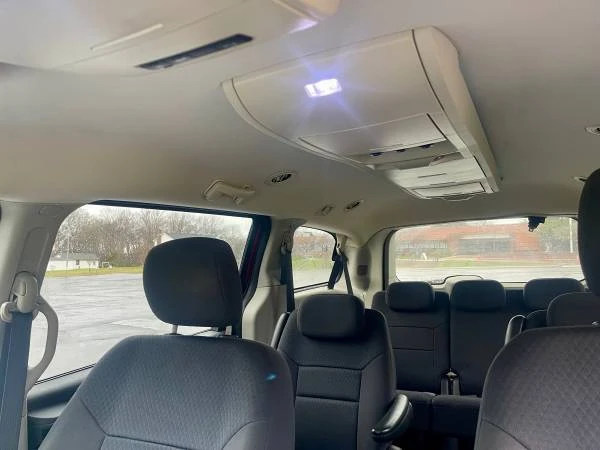 2010 Dodge Caravan - Image 10 of 20