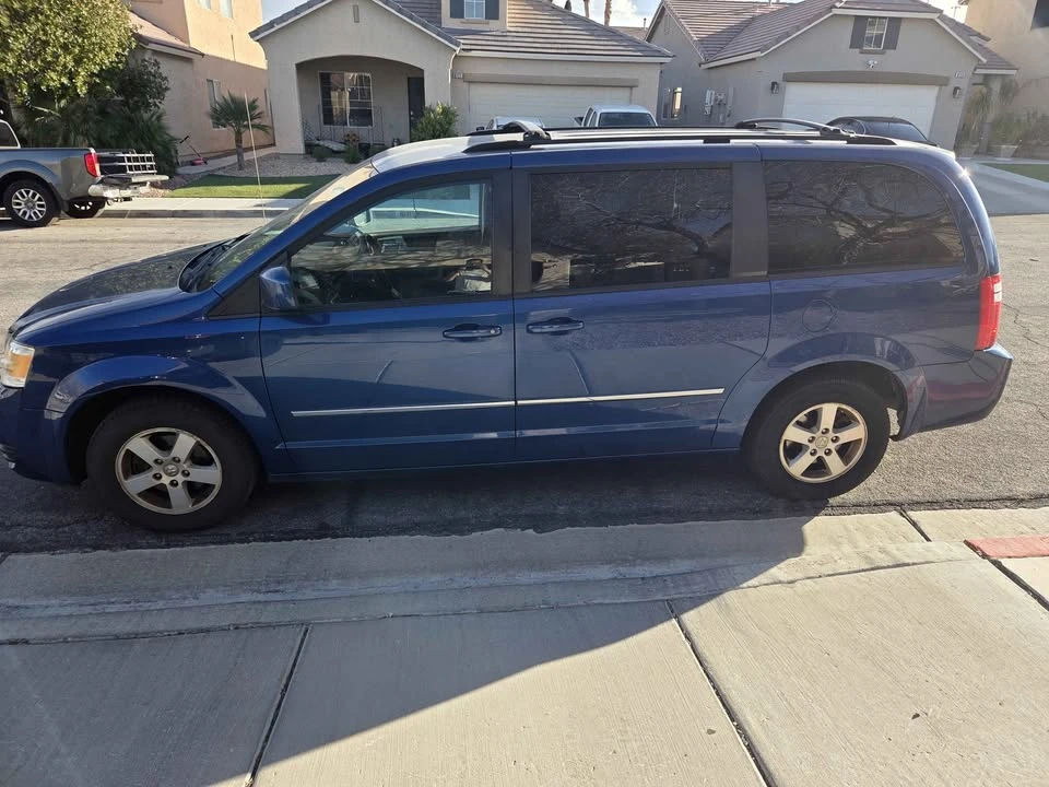 2010 Dodge Caravan - Image 2 of 11