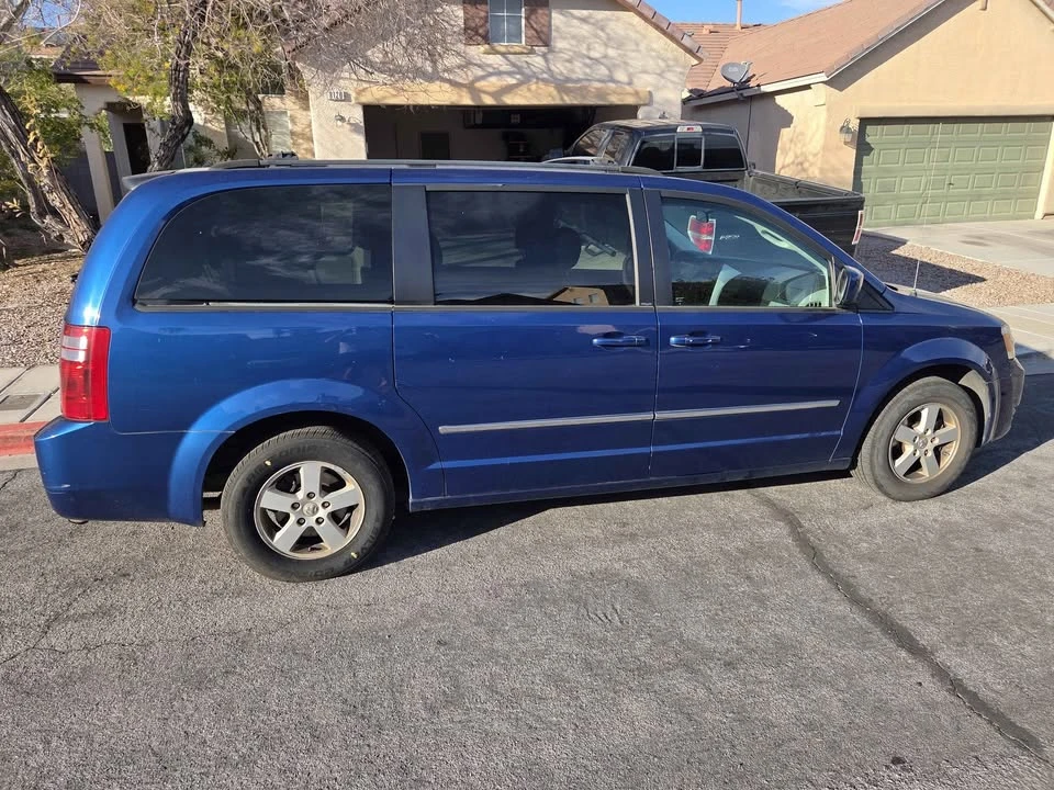 2010 Dodge Caravan - Image 4 of 11