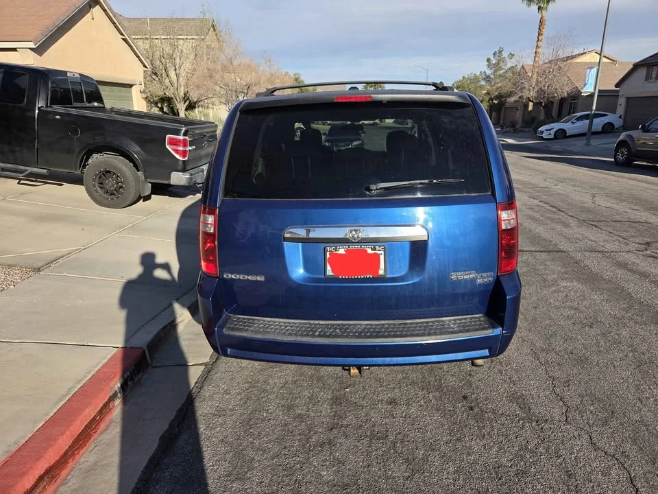 2010 Dodge Caravan - Image 3 of 11