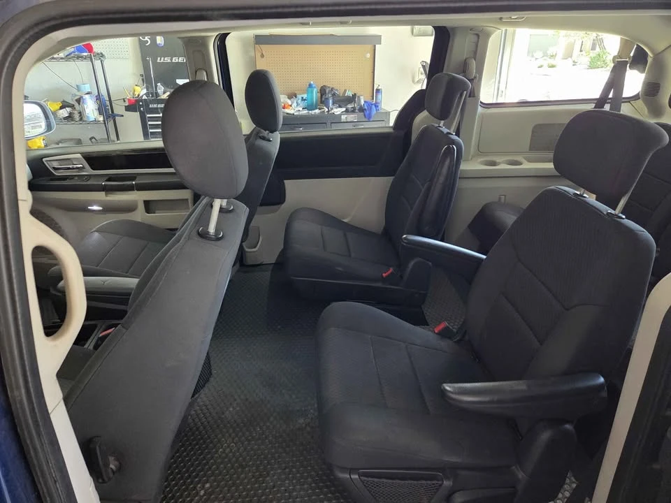 2010 Dodge Caravan - Image 10 of 11