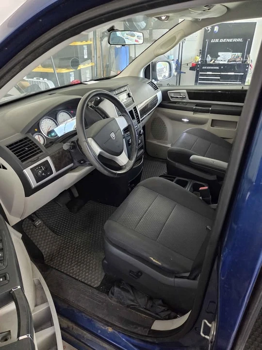 2010 Dodge Caravan - Image 7 of 11
