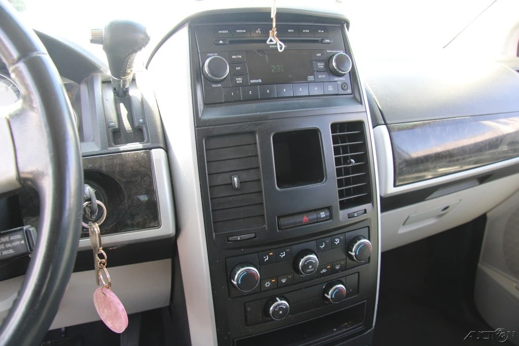 2010 Dodge Caravan - Image 19 of 24