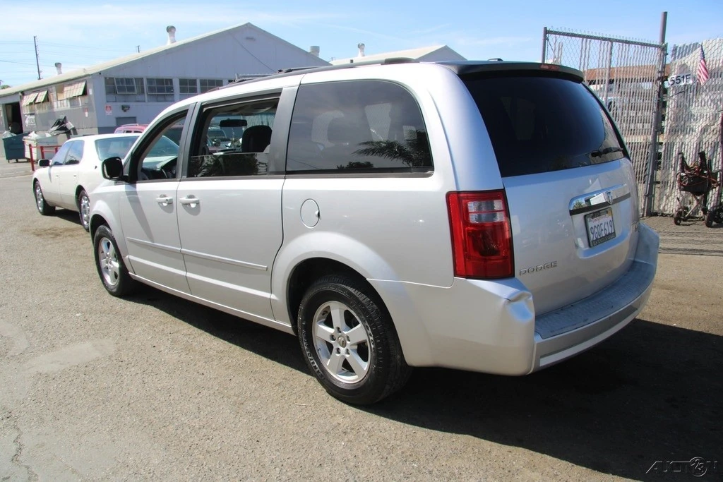 2010 Dodge Caravan - Image 6 of 24
