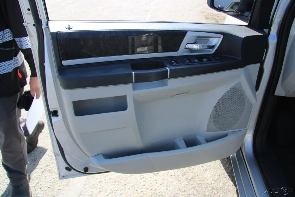 2010 Dodge Caravan - Image 14 of 24