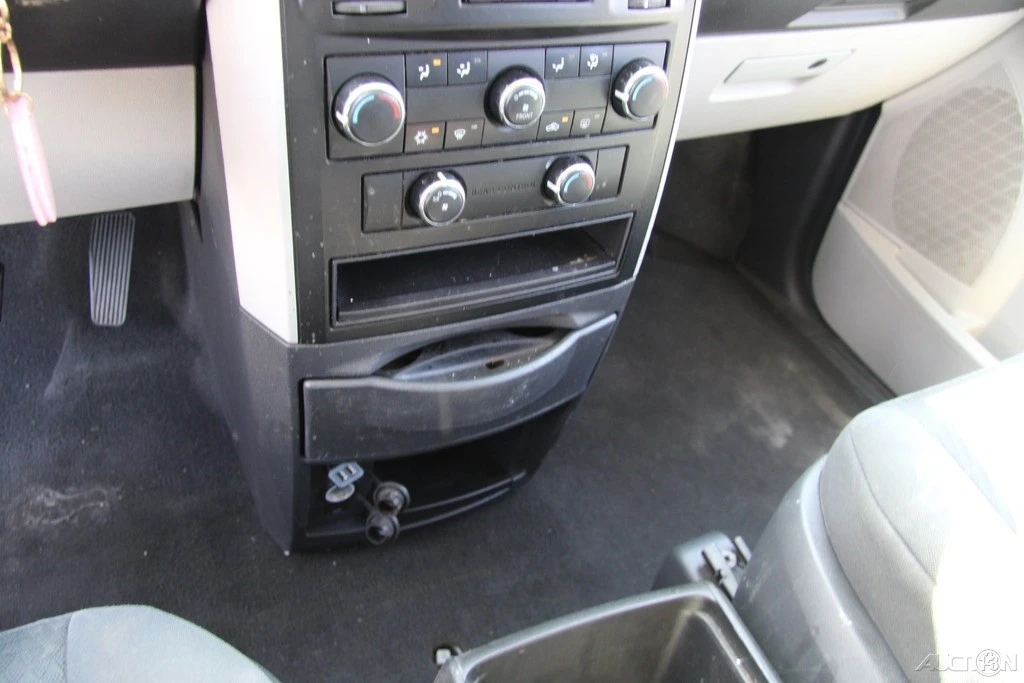 2010 Dodge Caravan - Image 20 of 24