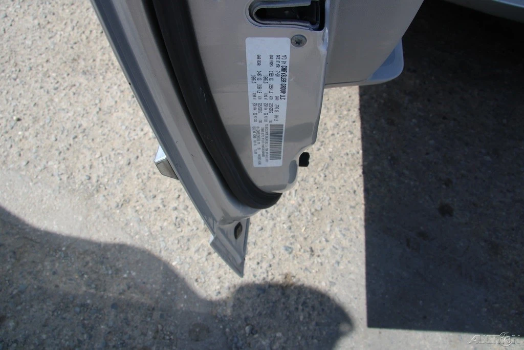 2010 Dodge Caravan - Image 13 of 24