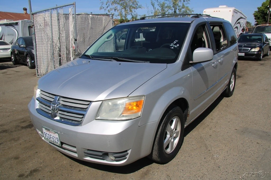 2010 Dodge Caravan - Image 3 of 24