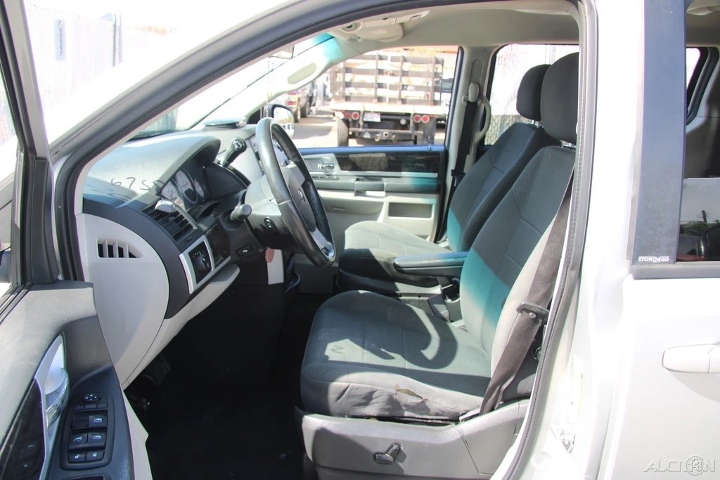2010 Dodge Caravan - Image 15 of 24