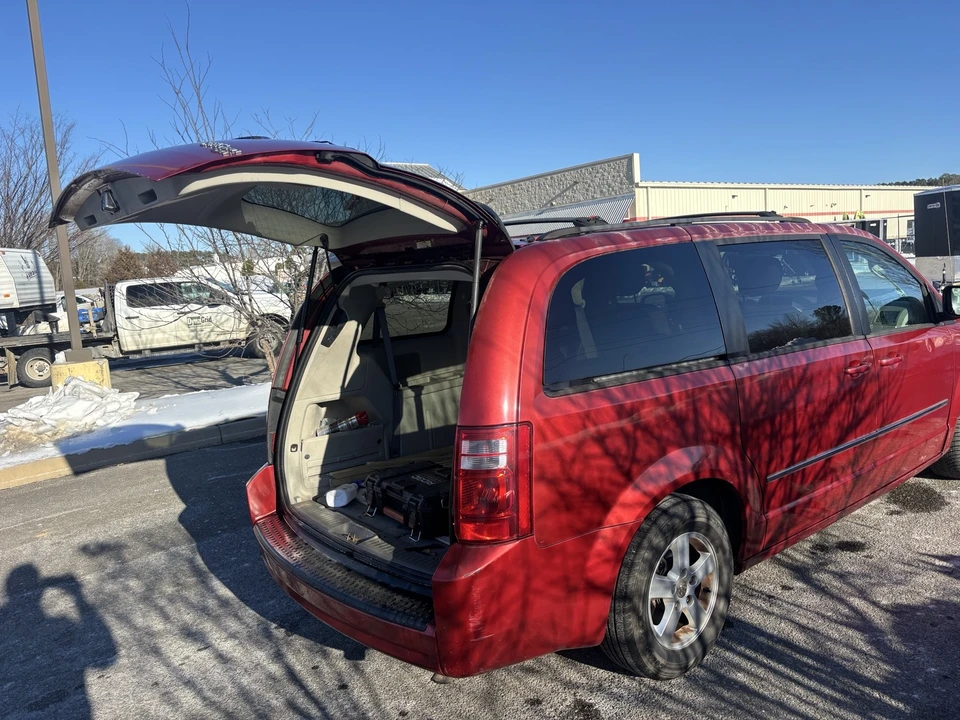 2010 Dodge Caravan - Image 2 of 6