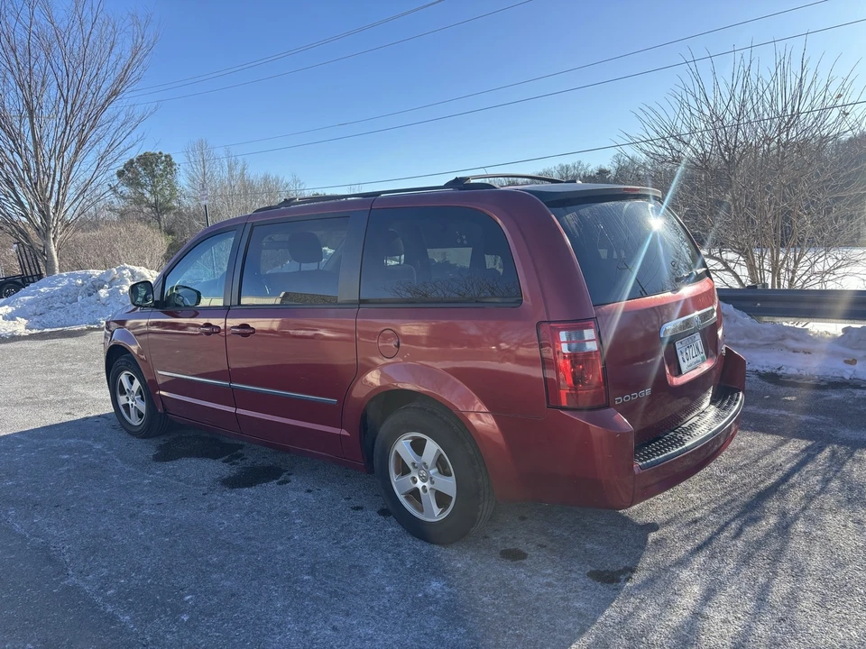 2010 Dodge Caravan - Image 4 of 6