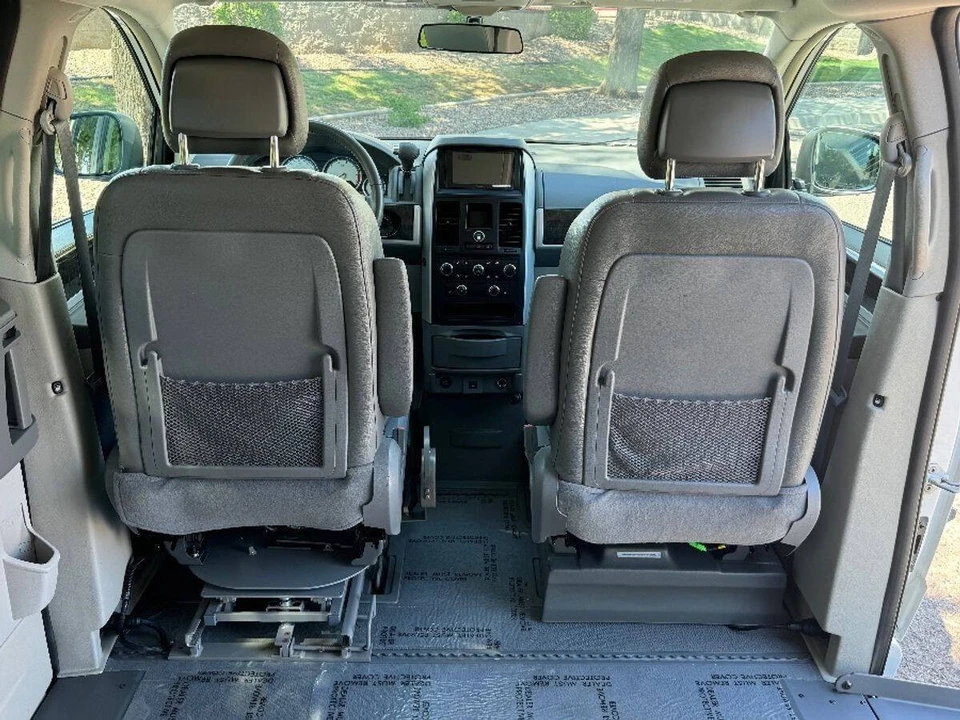 2010 Dodge Caravan - Image 8 of 15