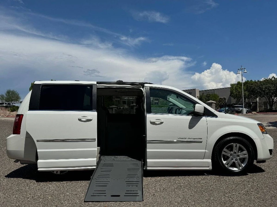 2010 Dodge Caravan - Image 3 of 15
