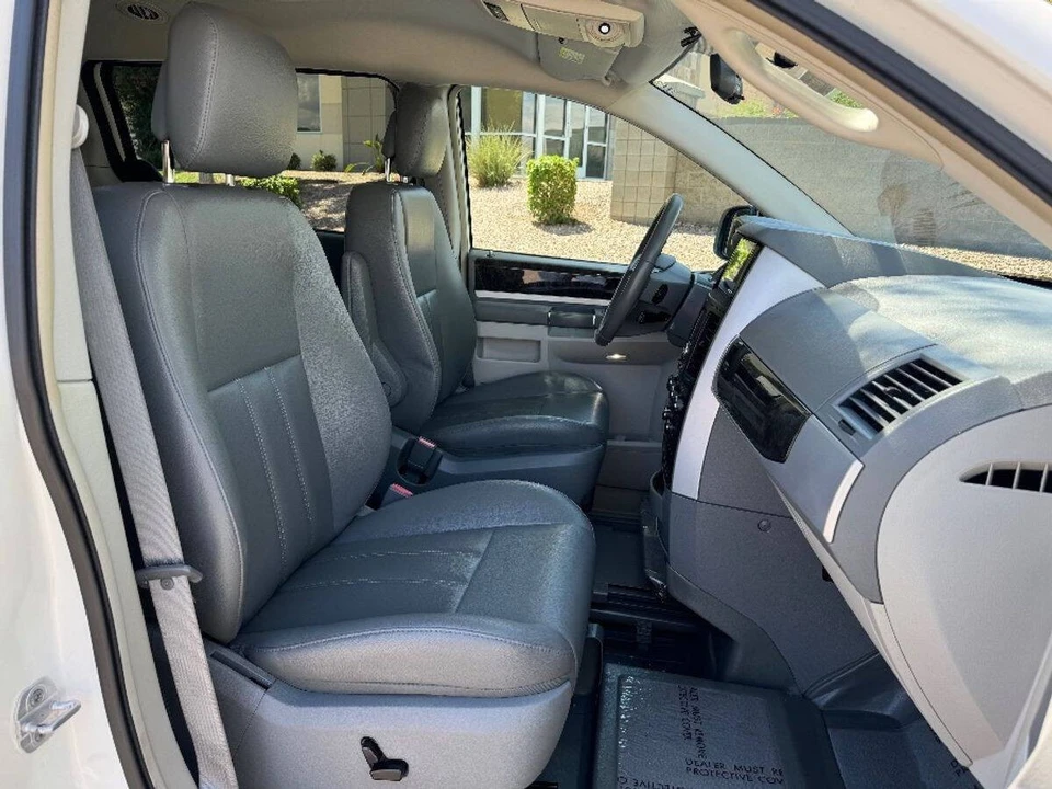 2010 Dodge Caravan - Image 6 of 15