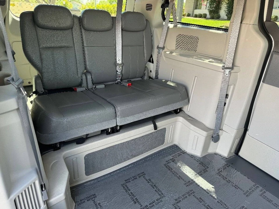 2010 Dodge Caravan - Image 9 of 15