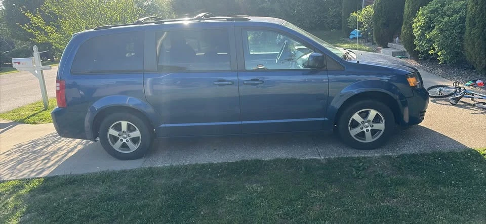 2010 Dodge Caravan - Image 3 of 8