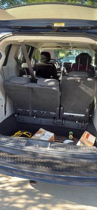2010 Dodge Caravan - Image 8 of 8