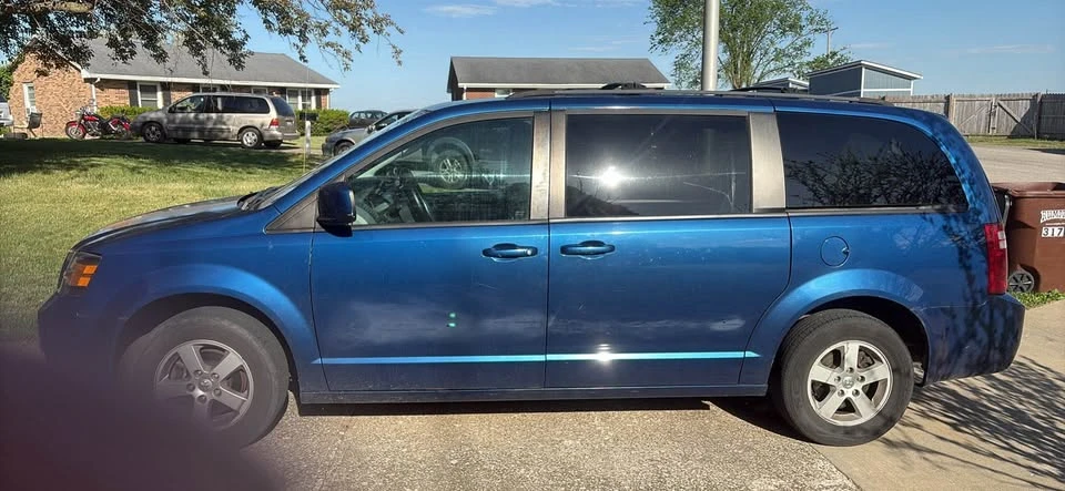 2010 Dodge Caravan - Image 5 of 8