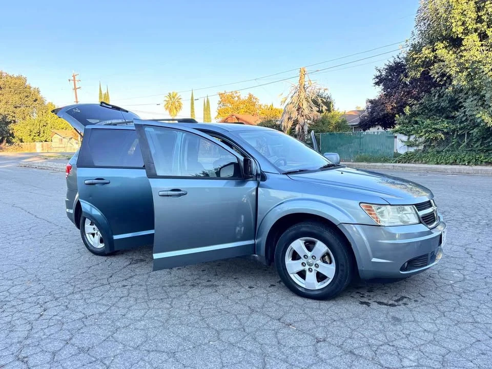 2010 Dodge Journey - Image 2 of 10