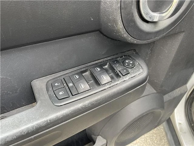 2010 Dodge Nitro - Image 20 of 21