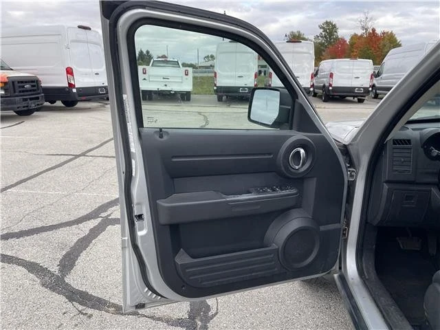 2010 Dodge Nitro - Image 19 of 21