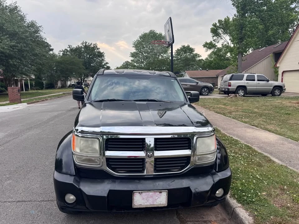 2010 Dodge Nitro - Image 2 of 4