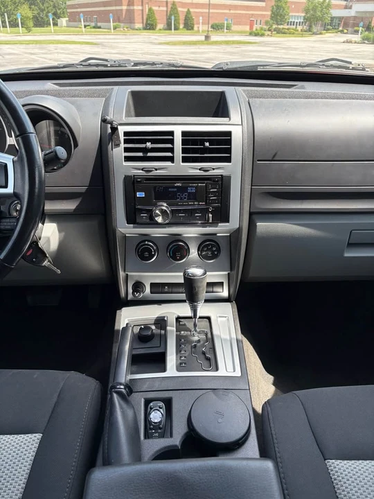 2010 Dodge Nitro - Image 11 of 19