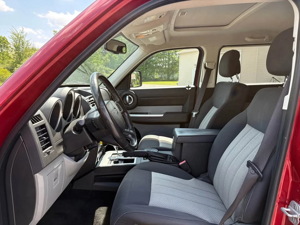 2010 Dodge Nitro - Image 14 of 19