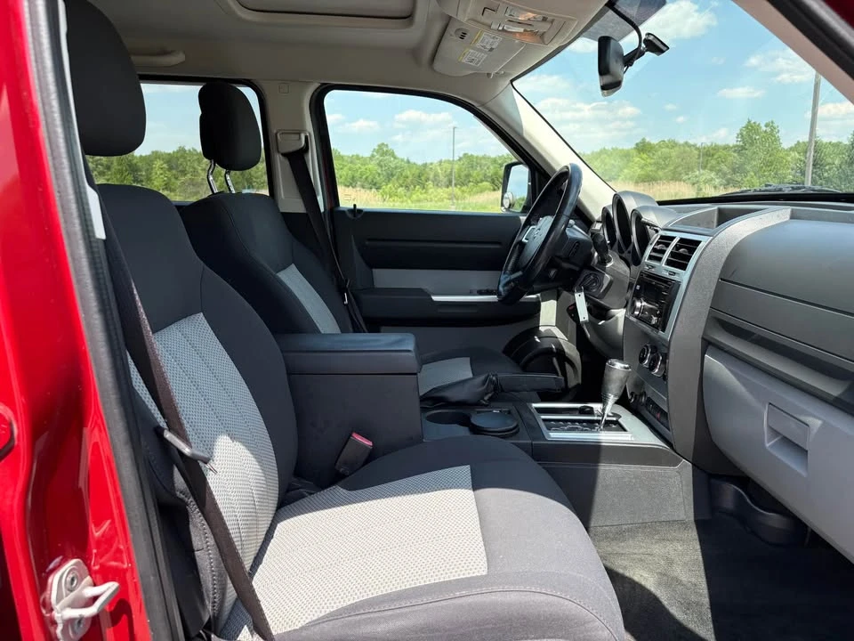 2010 Dodge Nitro - Image 17 of 19