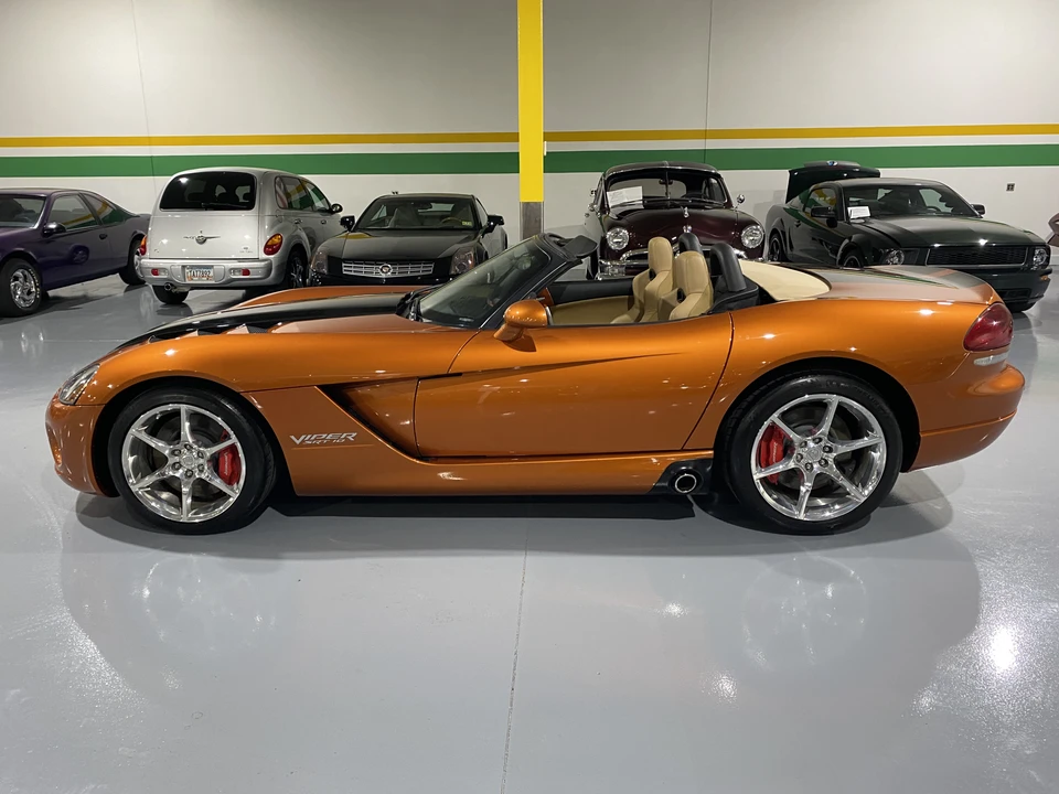 2010 Dodge Viper 4th Gen - Image 2 of 31