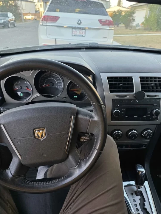 2010 Dodge Avenger Sedan - Image 4 of 7