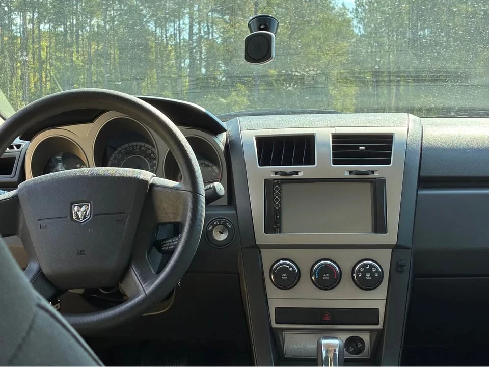 2010 Dodge Avenger Sedan - Image 4 of 6
