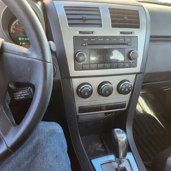 2010 Dodge Avenger Sedan - Image 8 of 10
