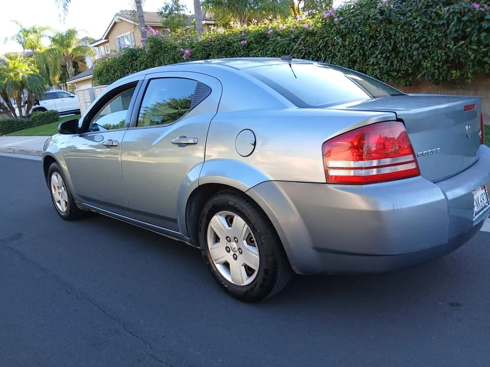 2010 Dodge Avenger Sedan - Image 2 of 5