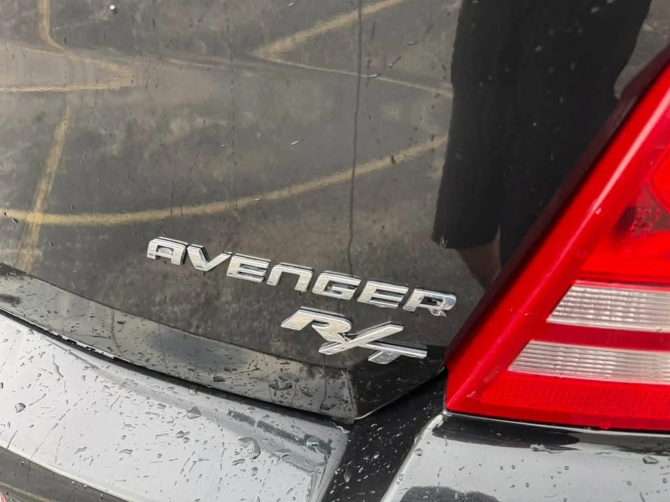 2010 Dodge Avenger Sedan - Image 5 of 13